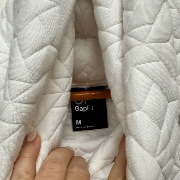 GAP Cream Quilted Women's Turtleneck Sweater - Picture 3 of 4